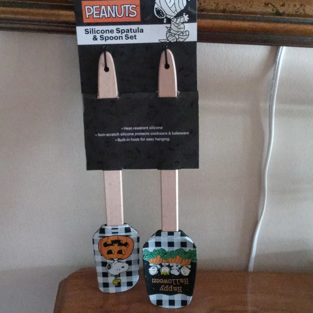 Snoopy Halloween spatulas